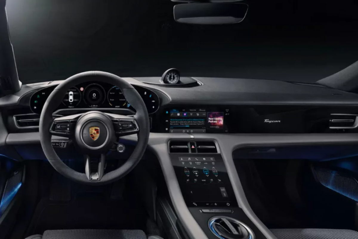 Porsche Taycan jadi mobil listrik pertama dengan Apple Podcasts