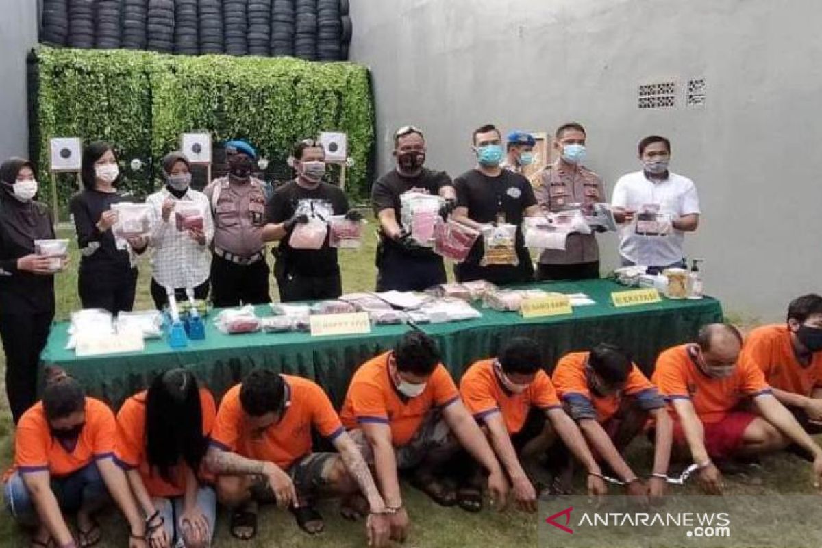 Polrestabes Surabaya ungkap kasus sabu-sabu 8,8 kilogram
