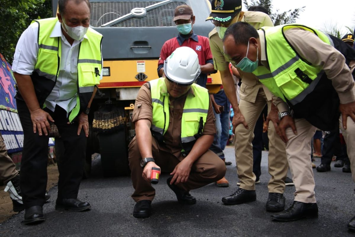 Di saat petani menggantungkan harapan pada hilirisasi aspal karet