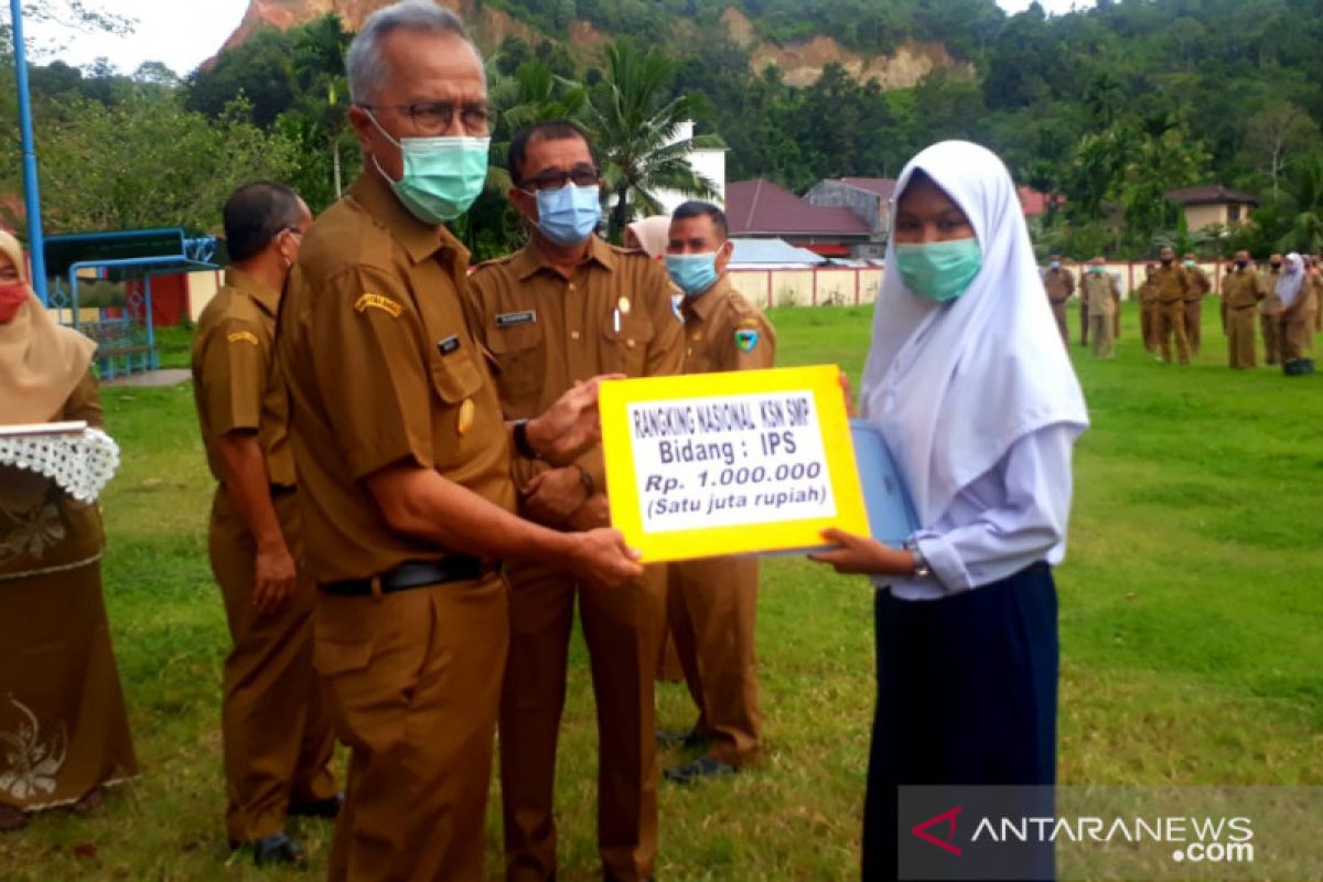 Tiga pelajar Pesisir Selatan raih prestasi di ajang KSN Sumbar