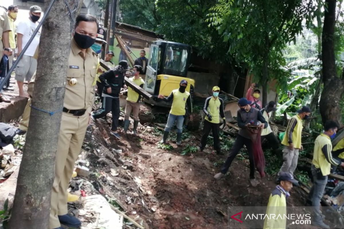 Bima Arya pimpin pengerukan material longsor sumbat gorong-gorong di Kota Bogor