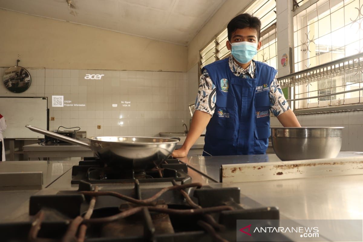 Siswa SMKN 6 Surabaya raih emas di kompetisi nasional bidang kuliner