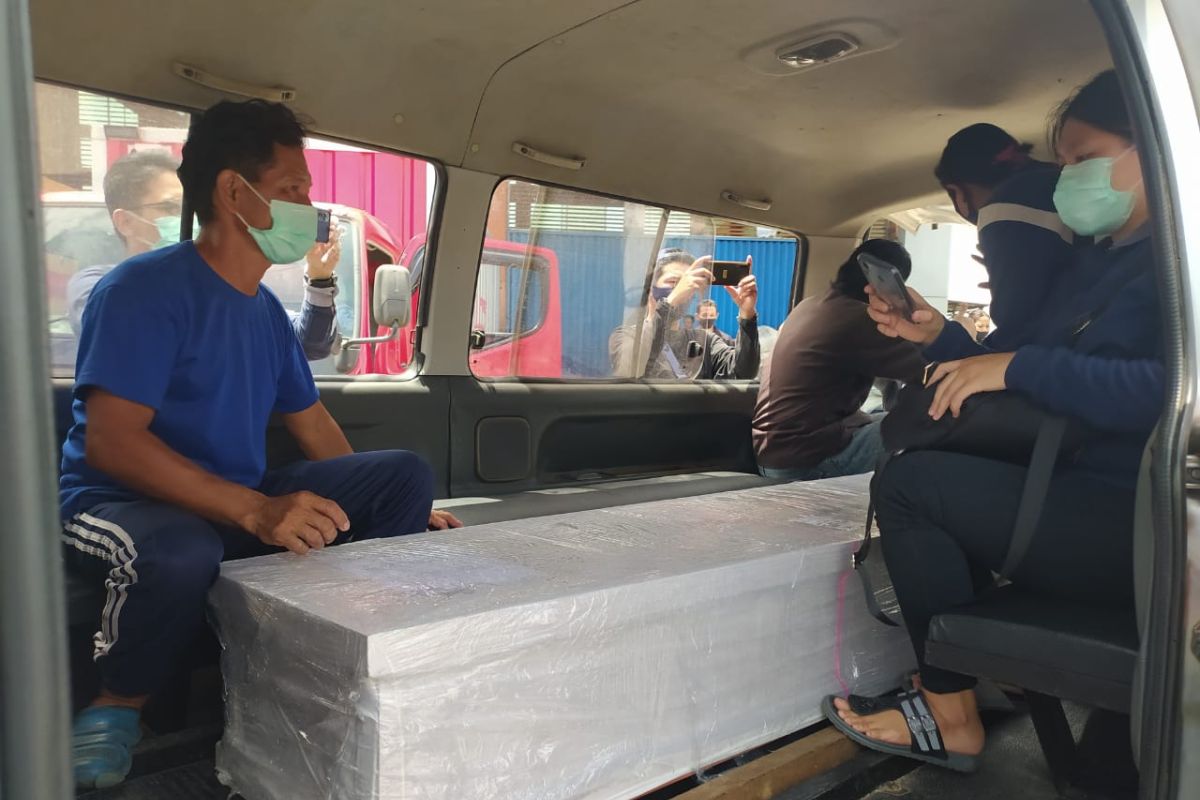 Tangis haru sambut kedatangan jenazah PMI di Bandara Supadio Pontianak