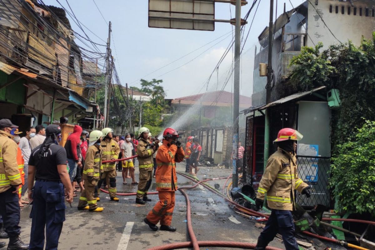 25 rumah terdampak kebakaran depan Mal Senayan City