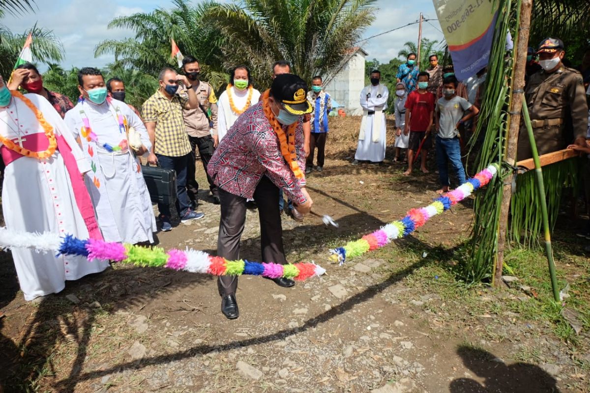 Wakili Pjs Bupati, Penjabat Sekda Sekadau Resmikan Gereja Katolik St. Paulus Empring