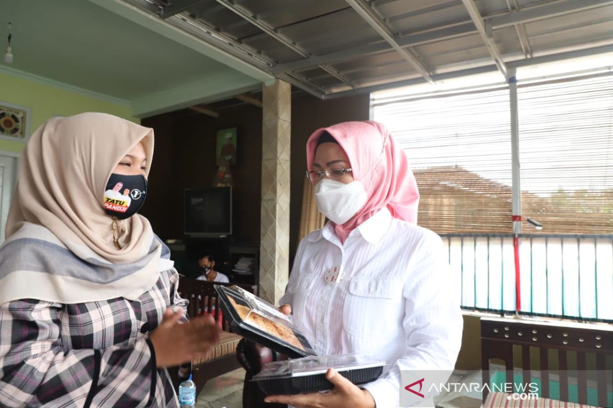 Kampanye di Kecamatan Waringinkurung, Ratu Tatu Diapresiasi Pelaku UMKM