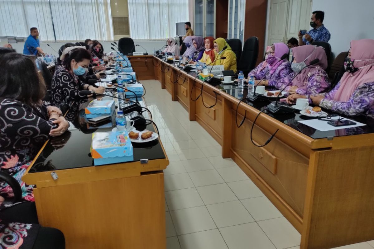 KPP Kalteng dan KPPI Kalsel tukar informasi serta pendapat