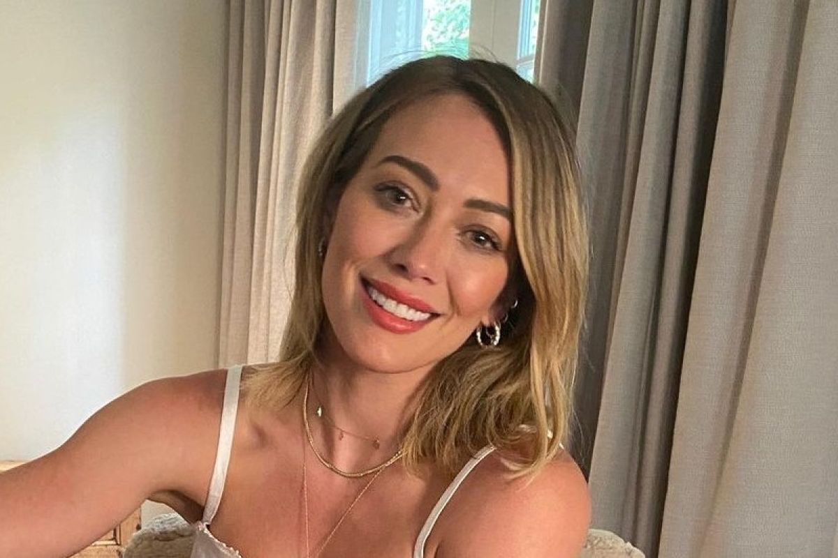 Hilary Duff umumkan kehamilan anak ketiga melalui laman Instagram