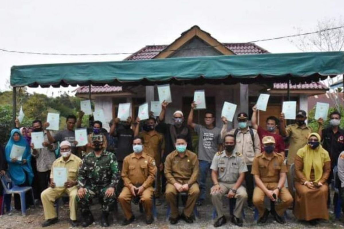 Pemkab Bener Meriah serahkan 226 sertifikat tanah kepada warga