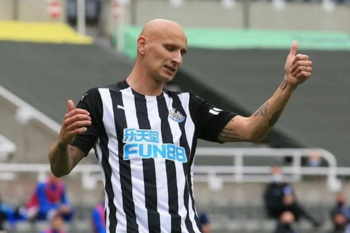 Pemain Newcastle Jonjo Shelvey jalani operasi hernia