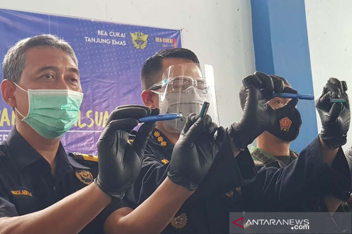 Bea Cukai cegah pengiriman ratusan ribu alat cukur ilegal