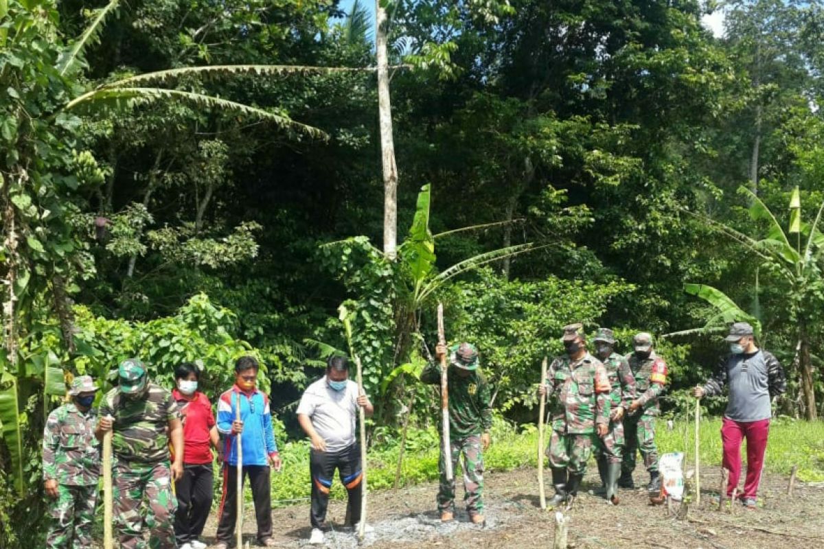 Satgas TMMD ke-109  bantu warga Atinggola-Gorut tanam jagung