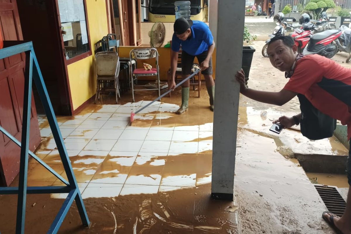 10 pekerja migran baru tiba di Tulungagung jalani isolasi