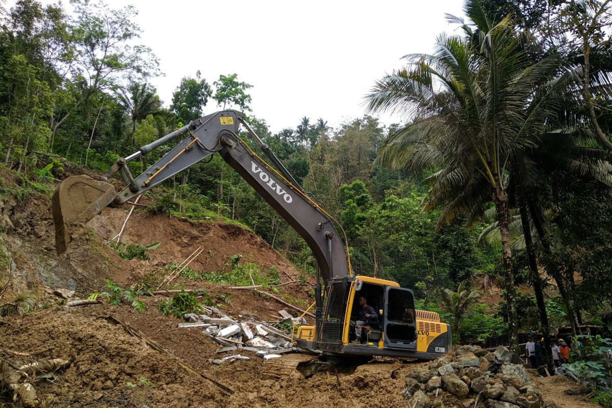 Kulon Progo mengkaji rencana relokasi rumah warga terkena longsor