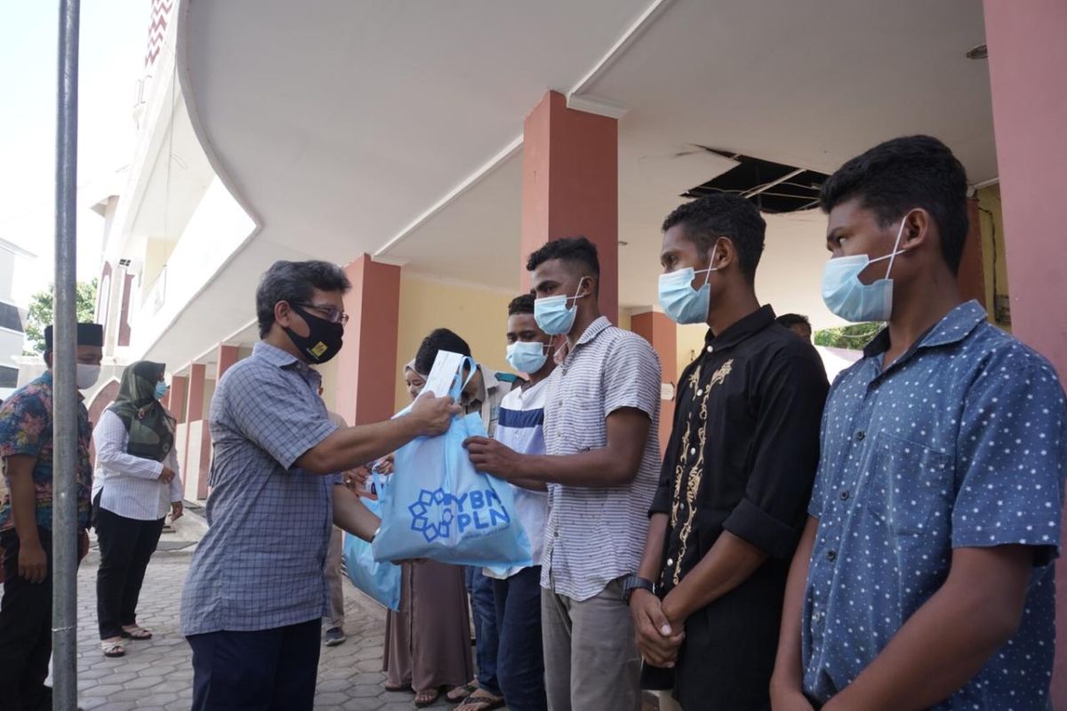 PLN  salurkan 1.000 paket bantuan bagi anak yatim