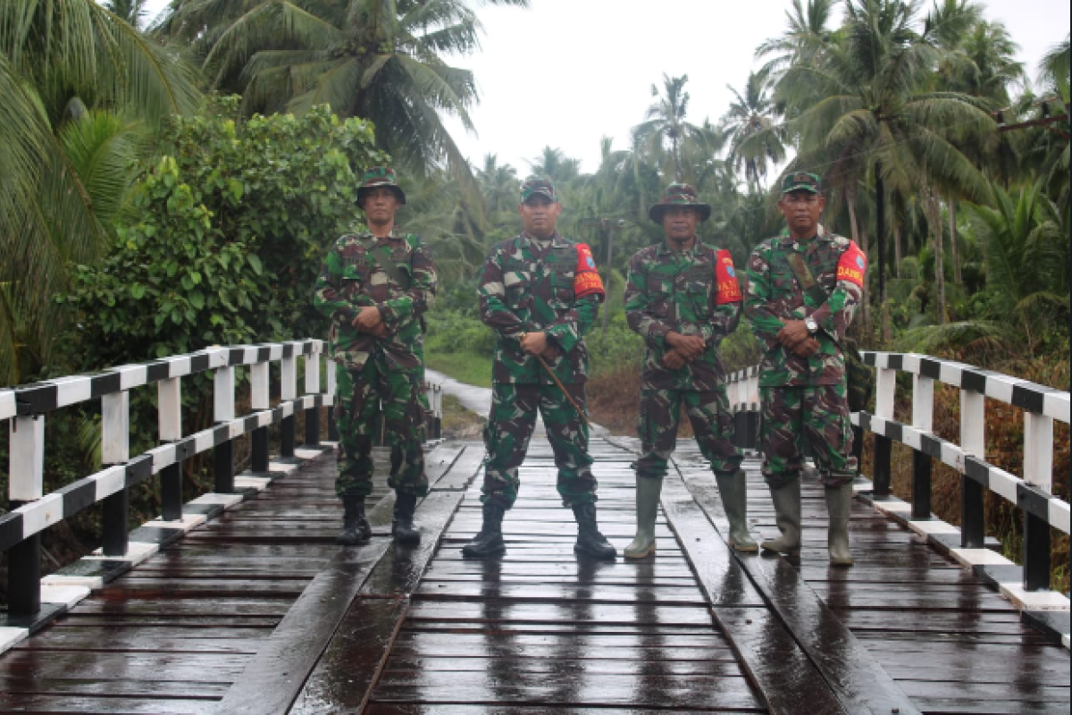 Dandim 1015/Spt puji kekompakan masyarakat Pulau Hanaut sukseskan TMMD