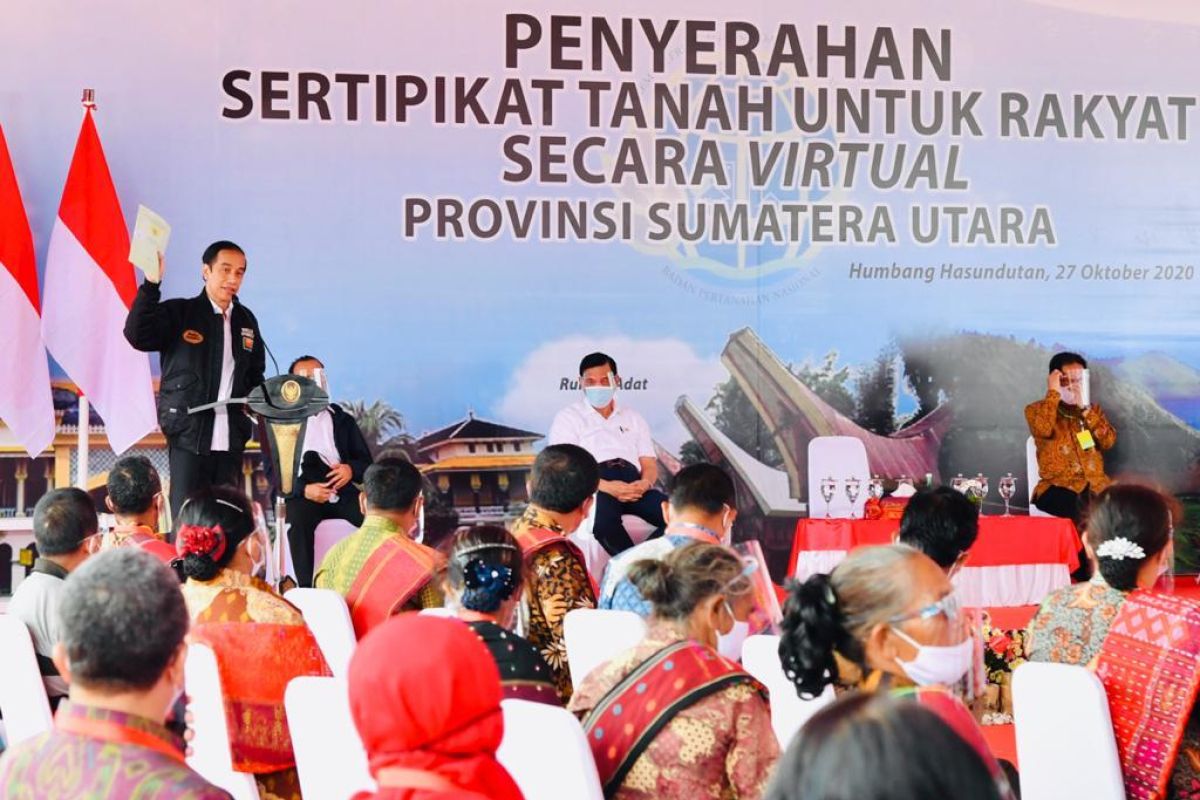 Presiden serahkan 22.007 sertifikat lahan di Humbang Hasundutan