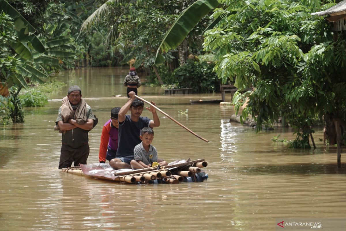 BMKG:  Curah hujan di Cilacap meningkat 100 persen lebih karena La Nina