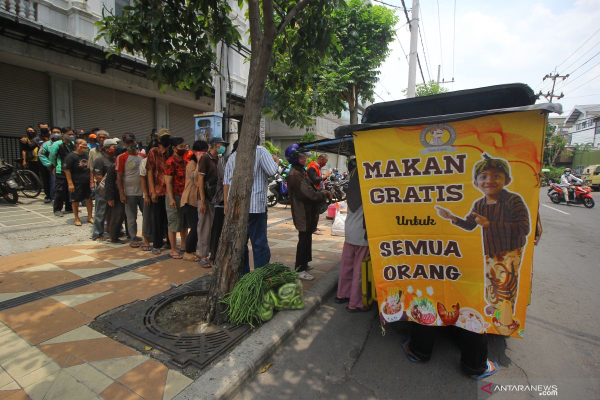 Ada makan siang gratis di Surabaya