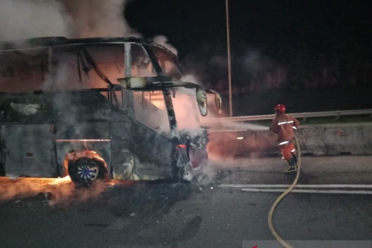 Bus jurusan Jakarta-Wonigiri terbakar, tak ada korban jiwa