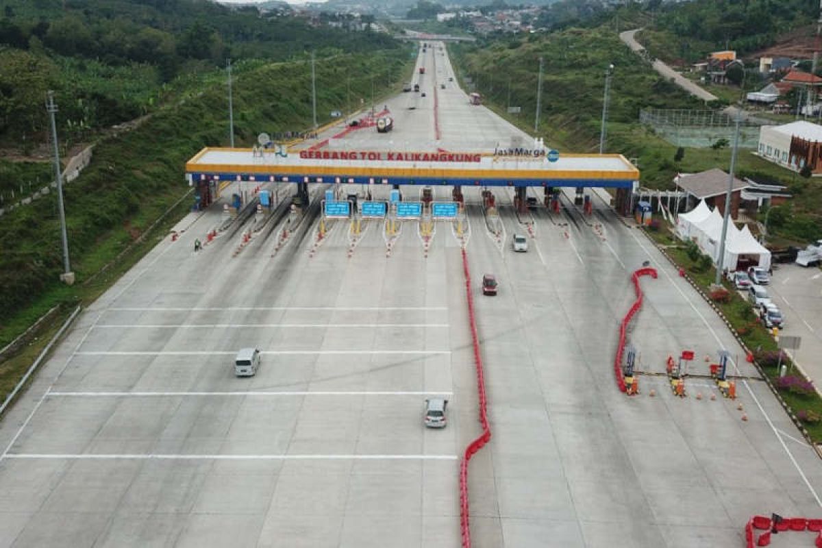 Jasa Marga tambah gardu di Gerbang Tol Kalikangkung Semarang saat libur panjang