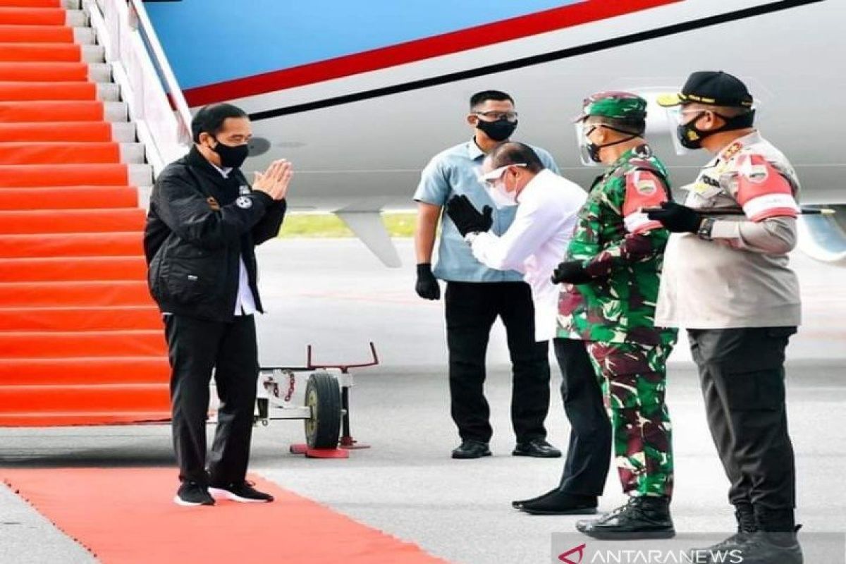 Tiba Bandara Silangit, Jokowi langsung ke lokasi "food estate" Humbahas