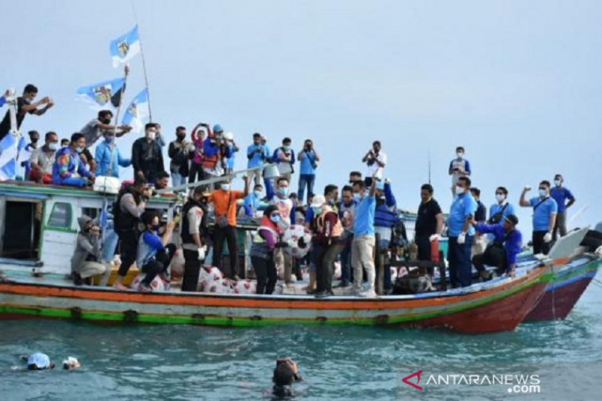 Terumbu karang berbentuk COVID-19 ditebar di Pulau Ketawai-Babel