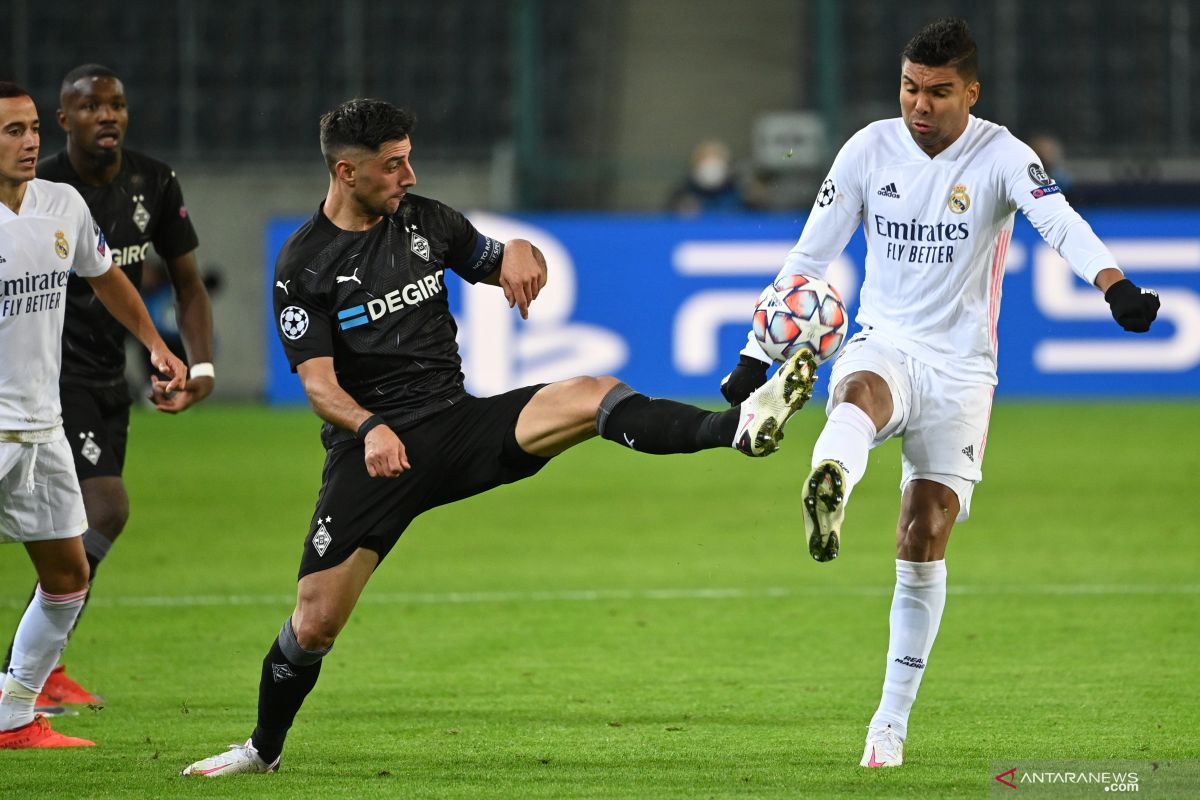 Real bangkit dari tertinggal dua gol untuk imbang 2-2 dengan Gladbach