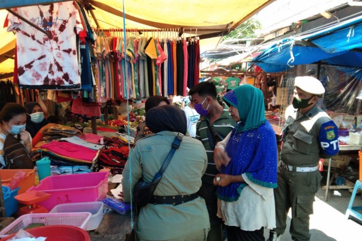 Satgas gencar razia penggunaan masker di pusat perbelanjaan  di Medan