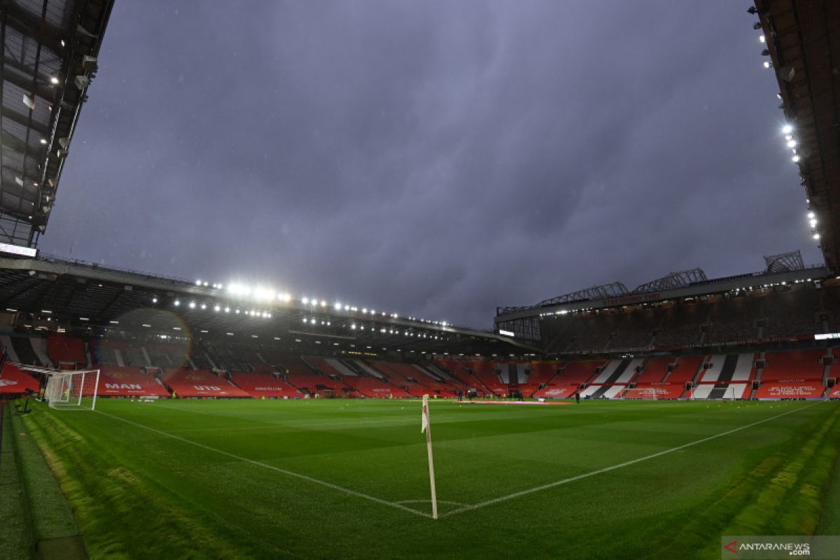 Old Trafford siap tampung 23 ribu suporter