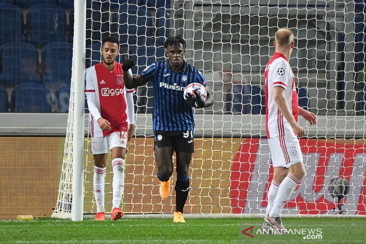 Atalanta tahan imbang Ajax, berkat Dwigol Duvan Zapata