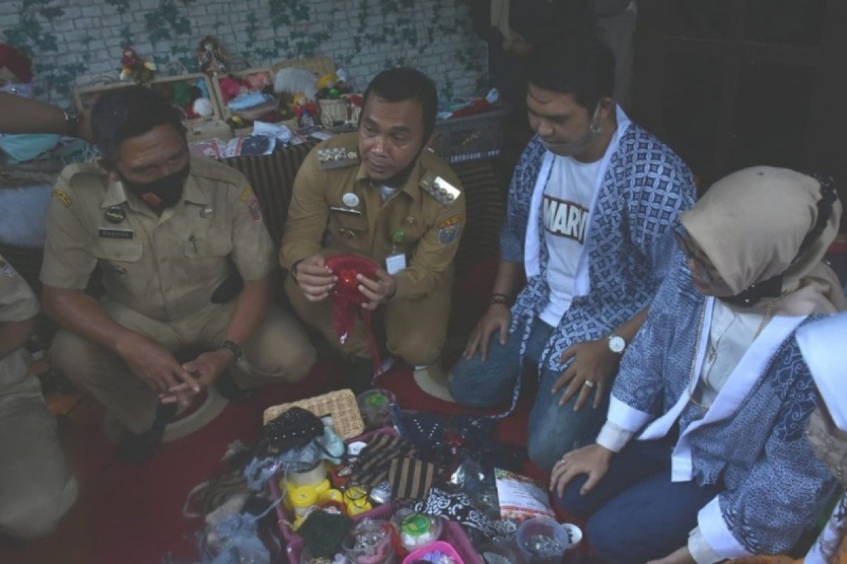 Kerajinan masker asal Batang tembus pasar Malaysia