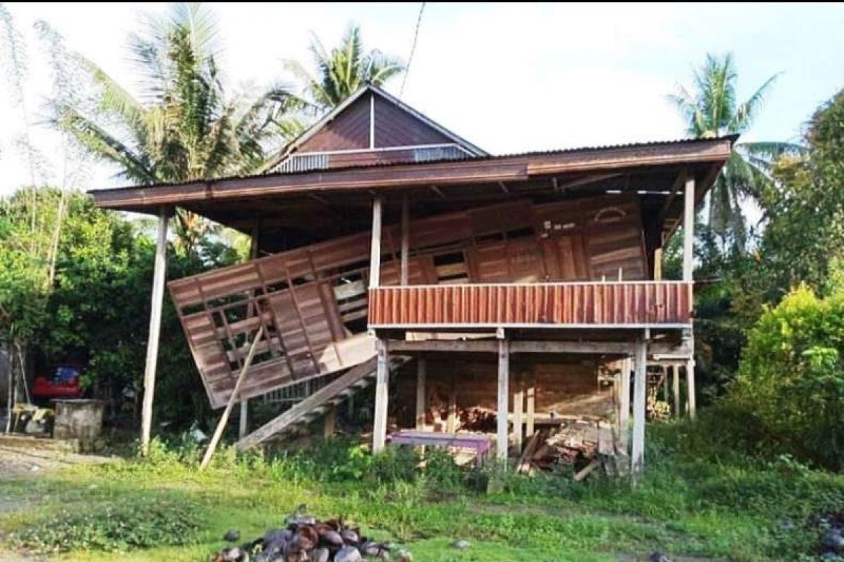 Gempa 5,4 magnitudo rusak 10 rumah warga di Kabupaten  Mamuju Tengah