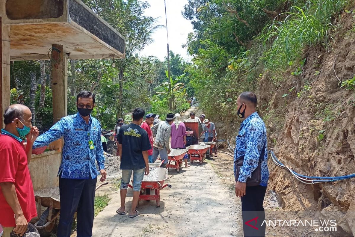 Kulon Progo mencairkan anggaran padat karya Rp4,4 miliar