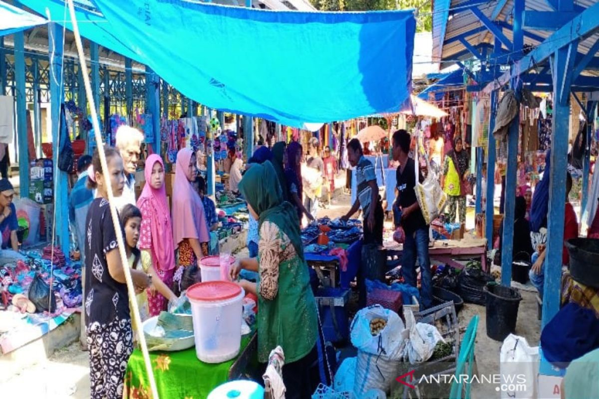 Masyarakat masih abaikan protokol kesehatan di pasar Gunung Baringin Madina