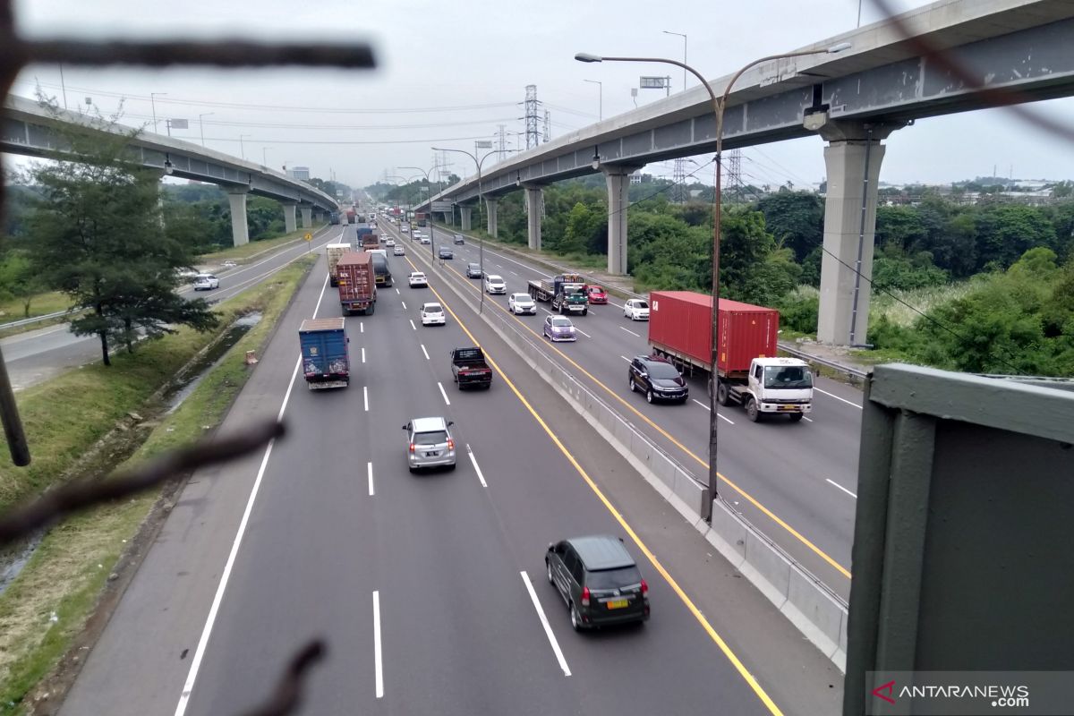 Lalulintas Tol Jakarta-Cikampek naik 51,6 persen pada libur panjang