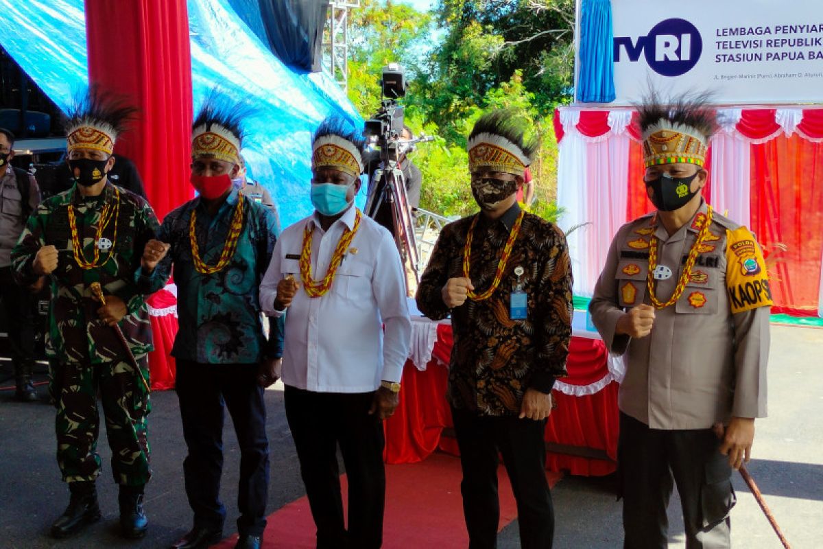 Jokowi inaugurates TVRI's West Papua station