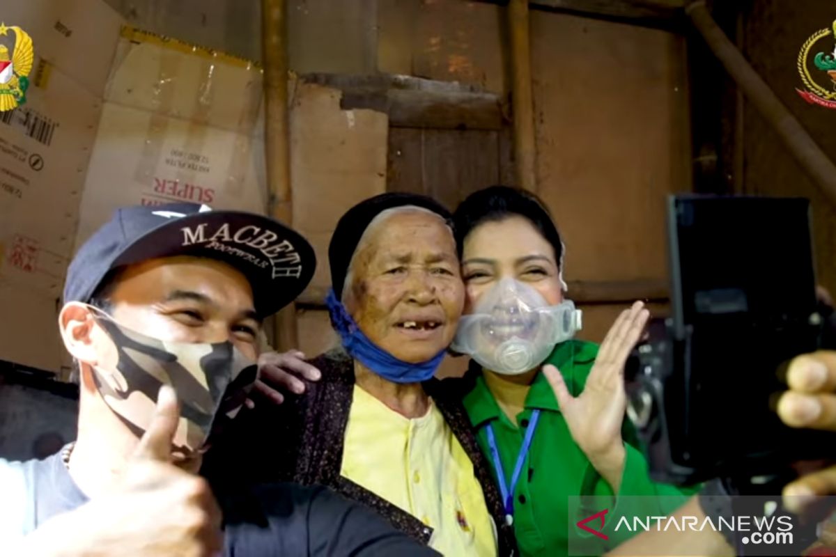 Istri Kasad tinjau progres renovasi rumah Nenek Rokhimah