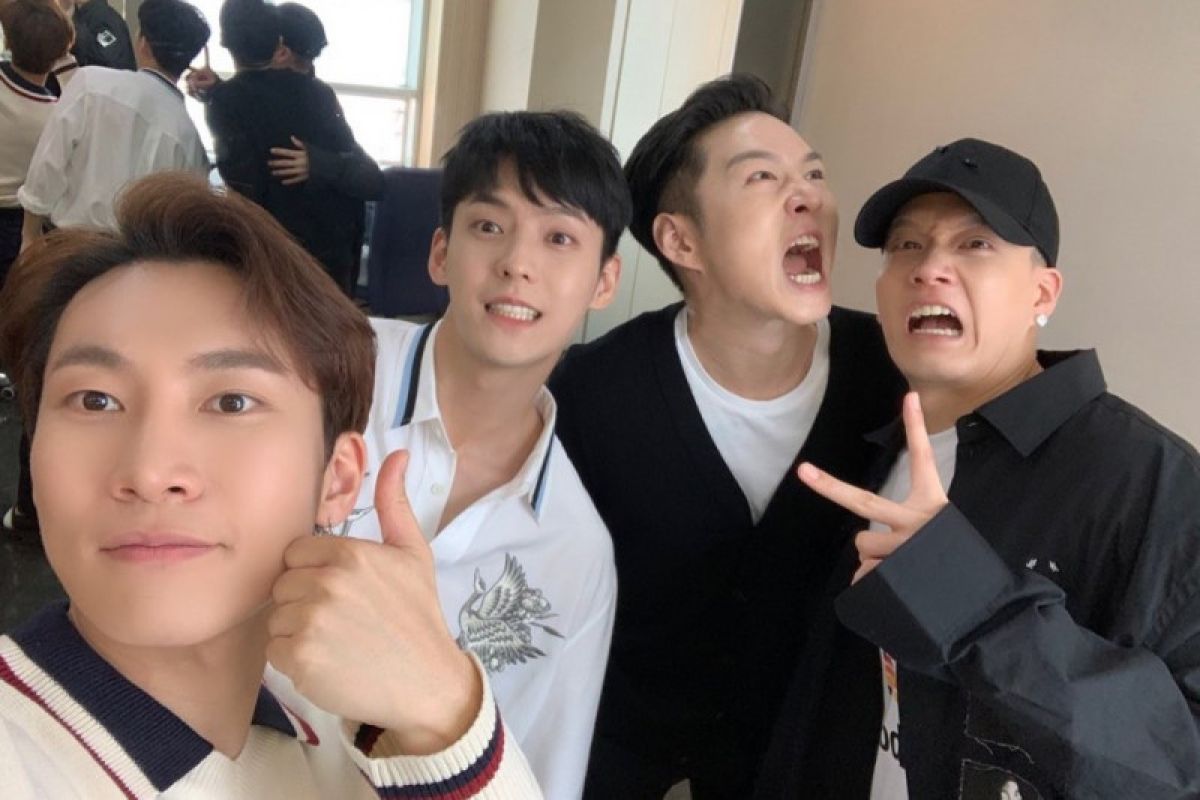 BTOB 4U, unit grup BTOB beranggotakan 2 rapper dan 2 vokalis