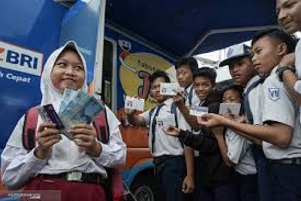 Pemerintah sudah salurkan bantuan Program Indonesia Pintar kepada 18,1 juta siswa