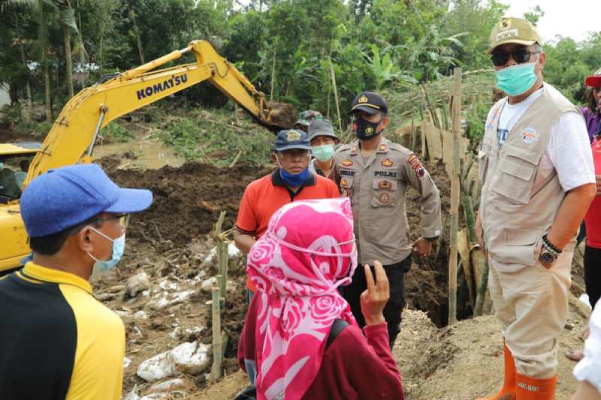 Pengungsi banjir Kebumen kembali ke rumah