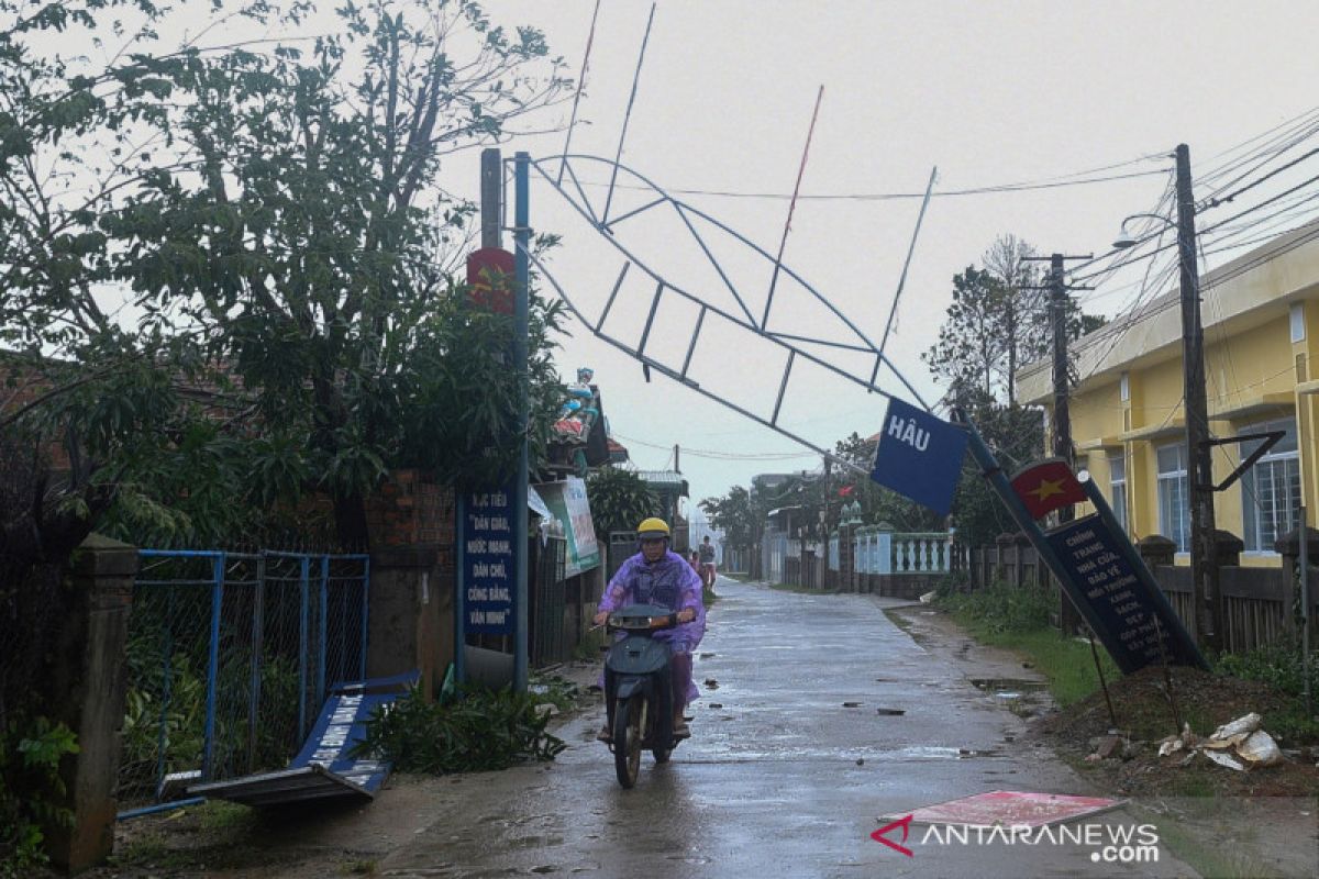 Vietnam diterjang Badai Molave, korban hilang masih dicari