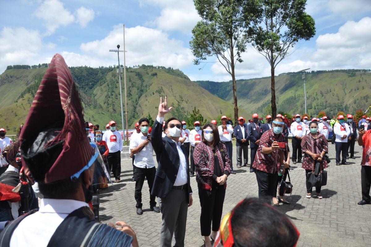 Peduli COVID-19 PSBI beri bantuan alkes dan sembako di Samosir