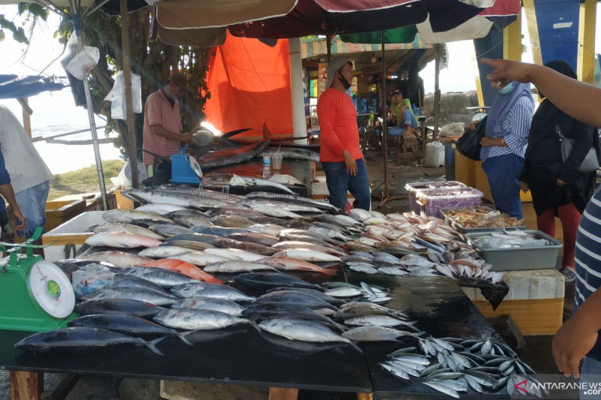 Harga Ikan di Padang relatif stabil namun daya beli konsumen turun