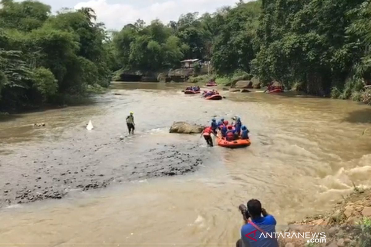 Bima Arya bersama OPD terkait susuri Sungai Ciliwung