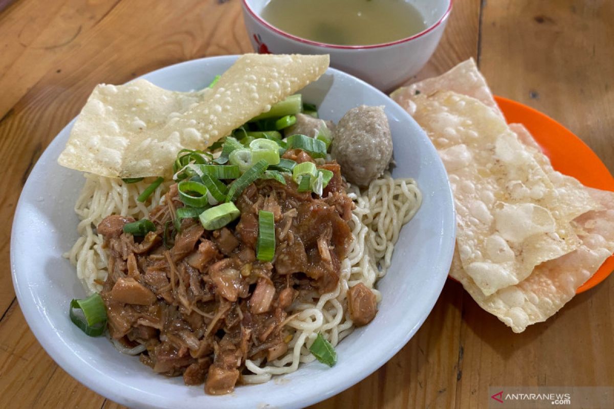 Ini mie ayam rumahan dengan sentuhan modern