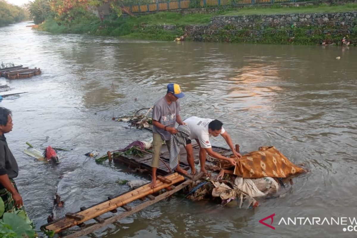 Jasad santri yang terseret arus di air terjun Tibu Atas ditemukan di Kali Jangkuk Mataram