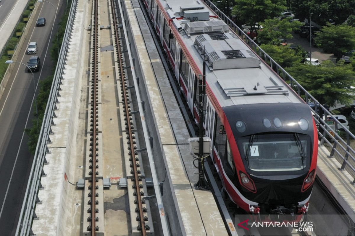 Adhi Karya sambungkan jembatan bentang panjang terakhir LRT Jabodebek