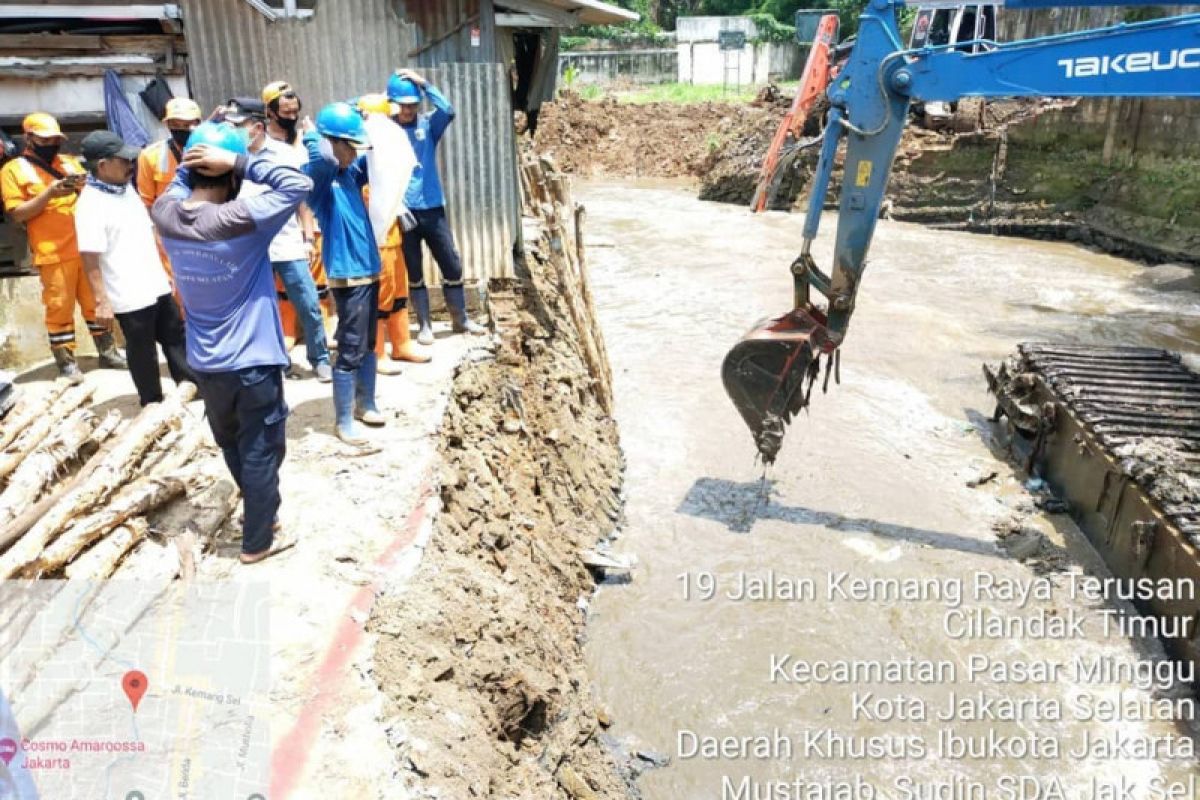 Antisipasi banjir, Jakarta Selatan keruk Kali Krukut