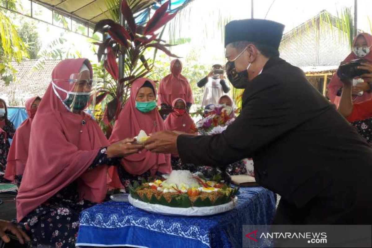 Warga  adakan syukuran atas kesembuhan dari COVID-19